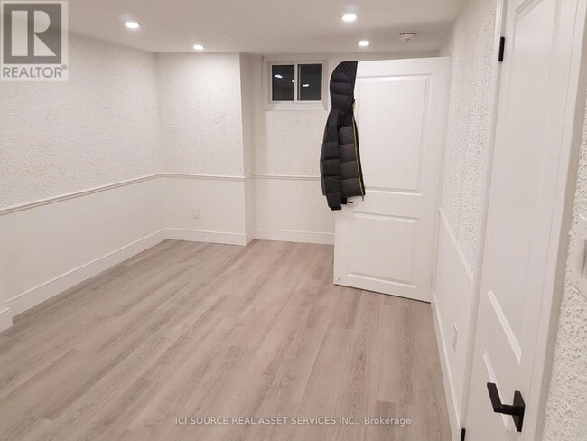 Photo du bâtiment - 411 Enfield Rd