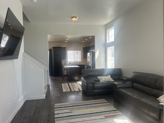 Foto del edificio - 1315 E White Rock Rd