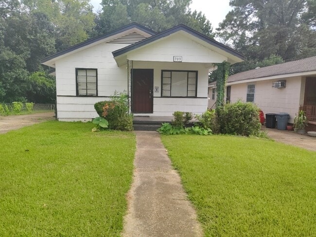 Photo - 709 Randall St House