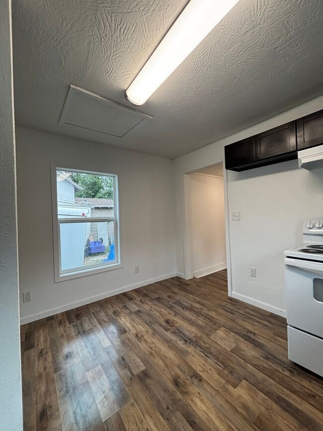 Building Photo - Beautiful remodeled 1 bedroom 1 bath home ...