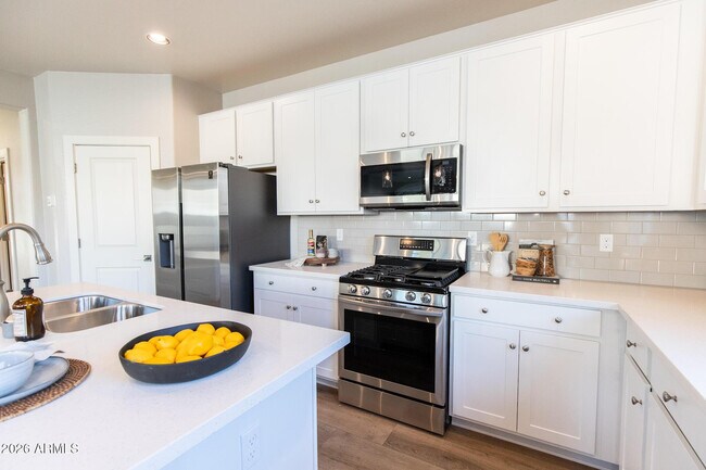 Foto del edificio - 3726 E Flower St