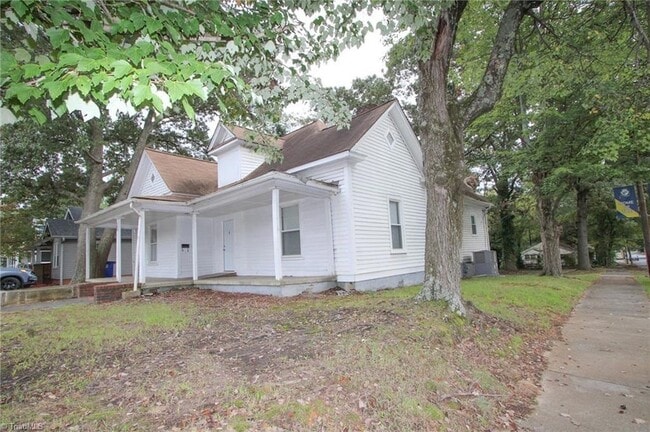Building Photo - 400 E Sprague St