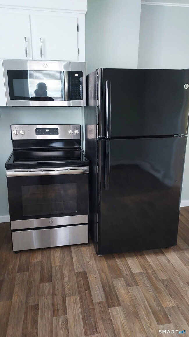 Building Photo - 6 Boys Ave