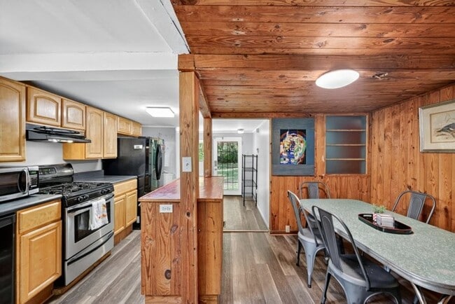 Building Photo - 1455 E Broad St