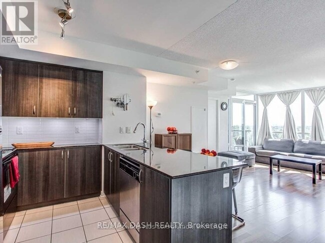 Photo du bâtiment - 5740 Yonge St