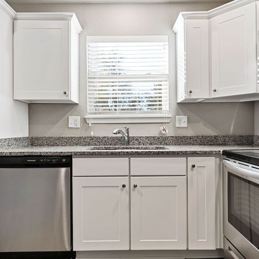 Building Photo - Traditions Townhomes