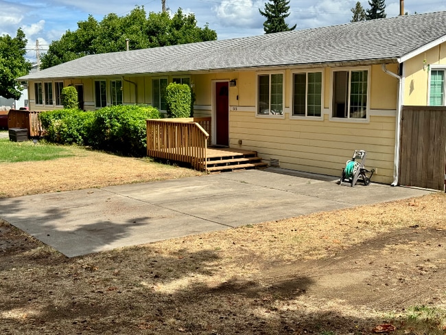 Building Photo - 606 Alexander Ave