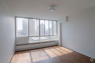 Building Photo - 1975 Maisonneuve Blvd W