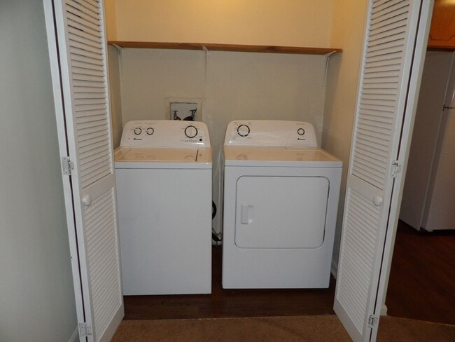 Building Photo - Rolling Meadows Apartments and Townhouses,...