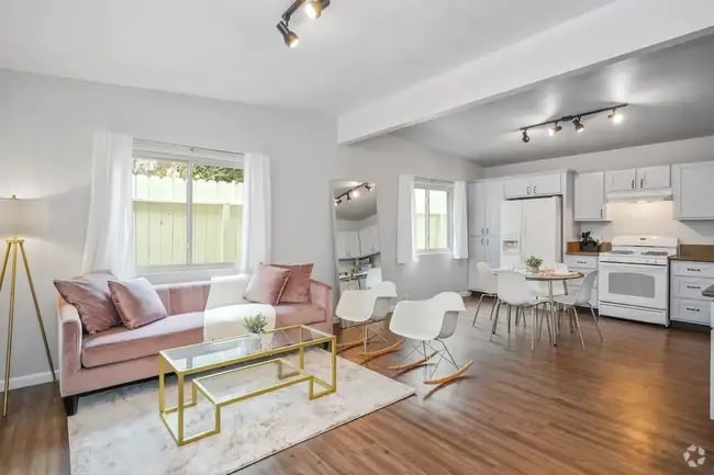 Building Photo - 728 Stepney Pl