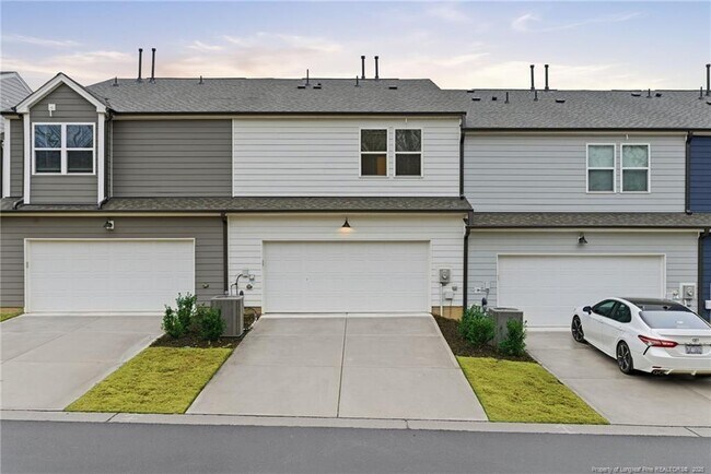 Foto del edificio - 245 Ribbon Rail St