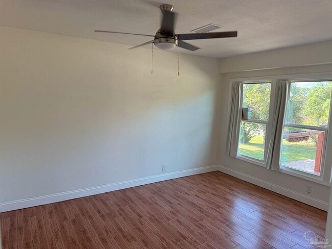 Foto del edificio - 2720 Bayou Blvd