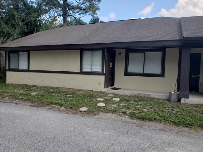 Building Photo - 709 Castlewood Dr