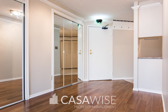 Building Photo - 10149-10149 Saskatchewan Dr NW