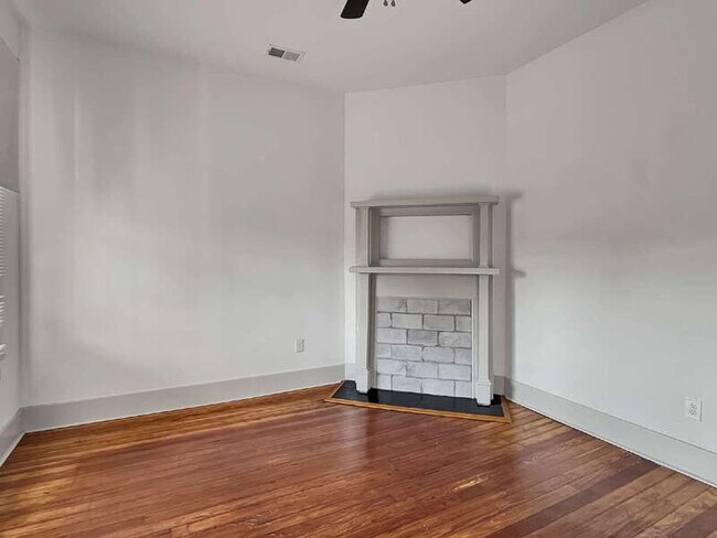 Building Photo - 312 W 42nd St