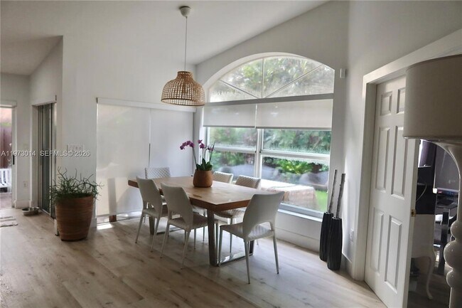 Foto del edificio - 5862 NW 113th Pl