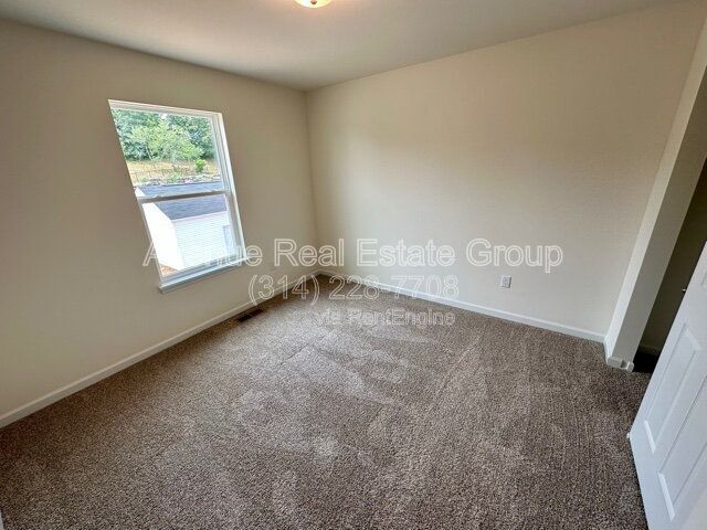Foto del edificio - 5587 Walden Ridge Dr