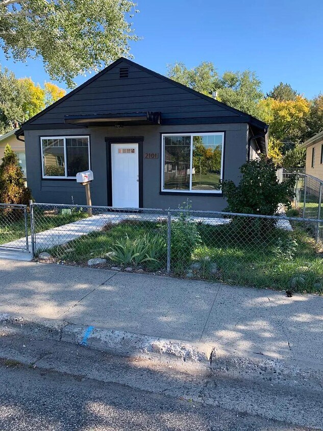 Foto principal - 2101 12th St W