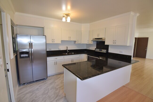 Building Photo - Manoa single family home