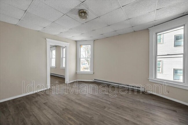 Foto del edificio - 28 Walnut Ave