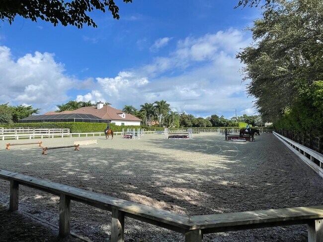 Foto del edificio - 14372 Equestrian Way