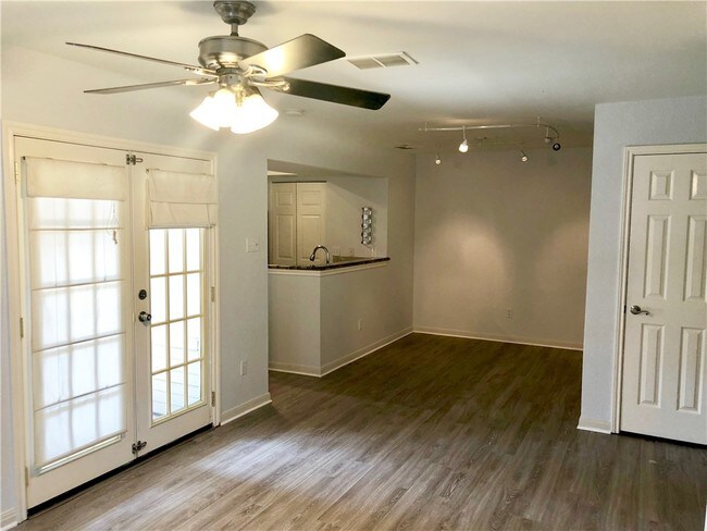 Building Photo - 7635 Guadalupe St