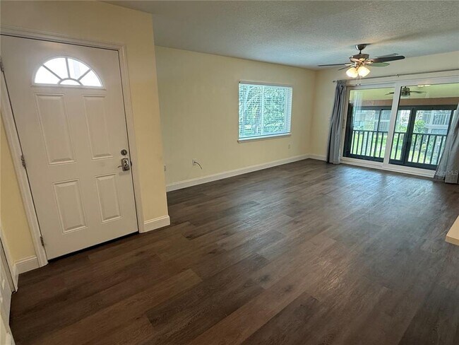 Foto del edificio - 514 Longfellow Ct