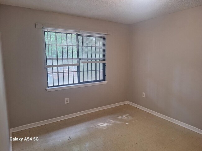 Foto del edificio - 2207 Wolf Ridge Rd