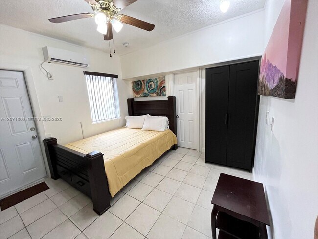 Foto del edificio - 3054 NW 18th St