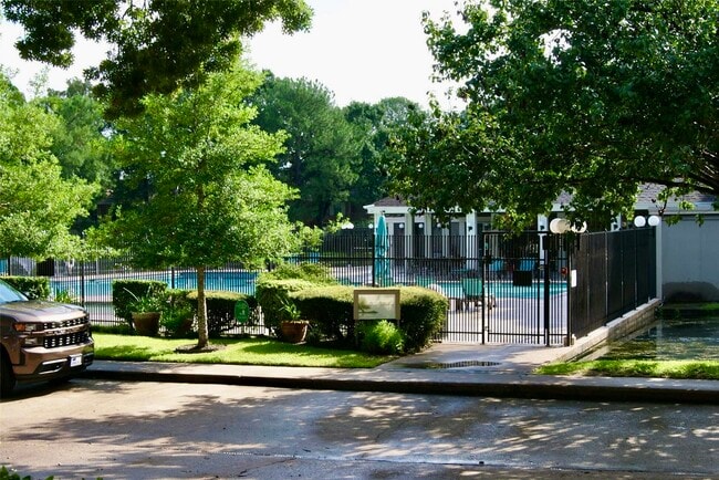 Foto del edificio - 5801 Lumberdale Rd