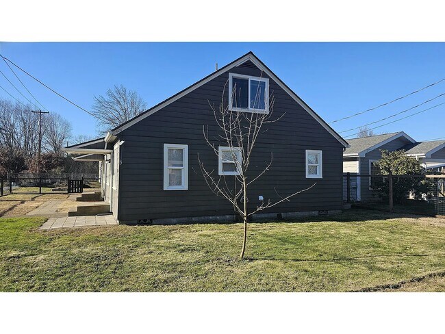 Building Photo - 2105 W 13th Ave