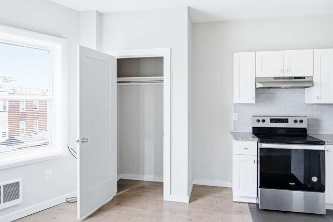Building Photo - Studio Apartment for Rent- Prime West Philadelphia Location!