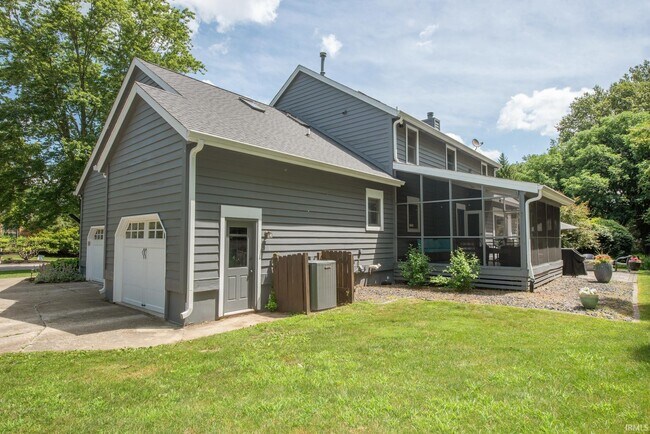 Foto del edificio - 3801 W Capilano Dr