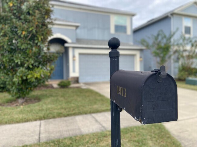 Foto del edificio - Spacious Waterfront 4BD/2.5BA Single Family Home in Orlando FL!