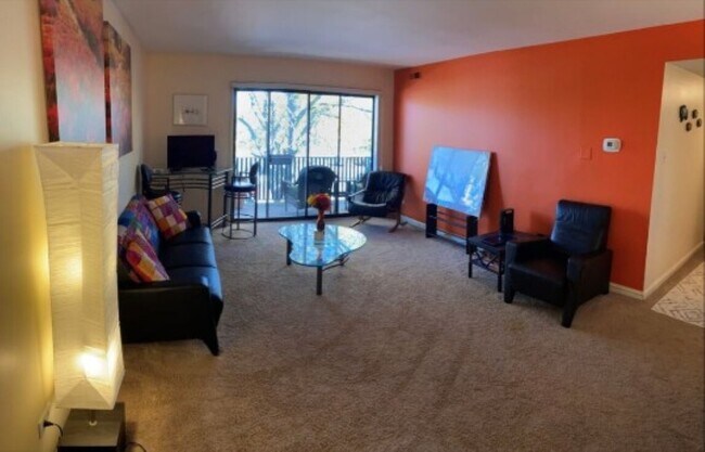 Foto del edificio - 5221 James Ln