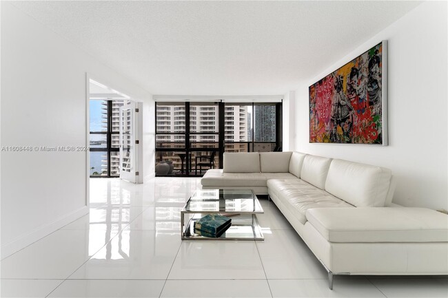 Foto del edificio - 600 NE 36th St