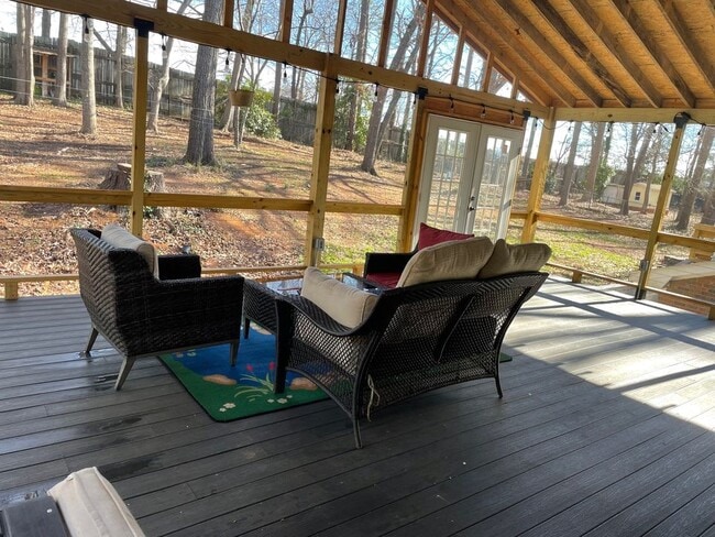 Shared screened porch - 475 Brookwood Dr