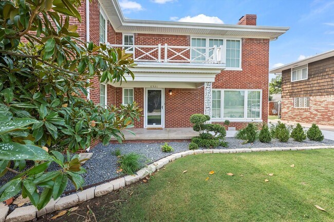 Foto del edificio - Nichols Hills Fully Furnished Executive Duplex!