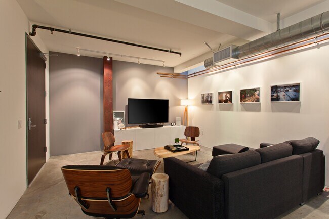 Building Photo - 1046 Princeton Dr