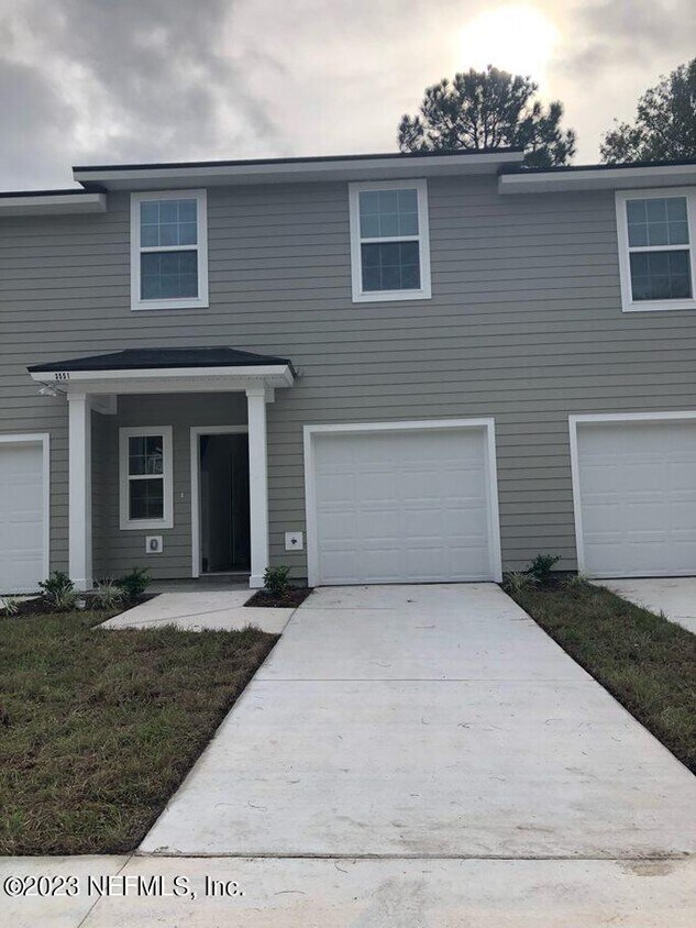 Foto principal - 3551 Rain Forest Dr W