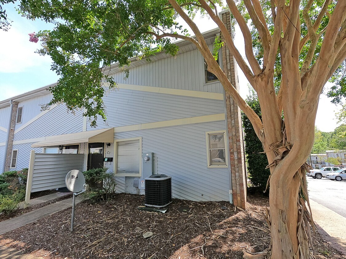 Primary Photo - 3706 E North St