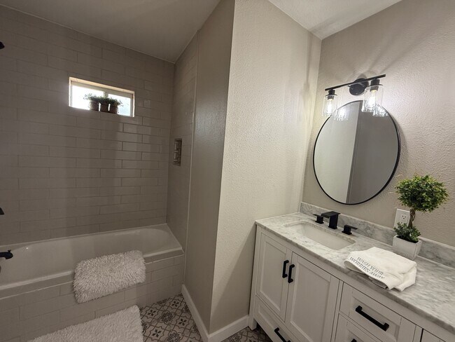 Building Photo - 3314 W Ohio Ave