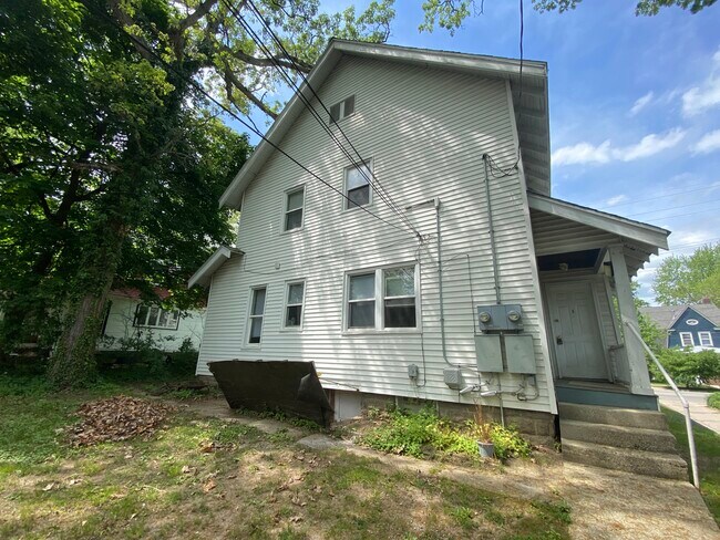 Building Photo - 256 Fuller Ave SE