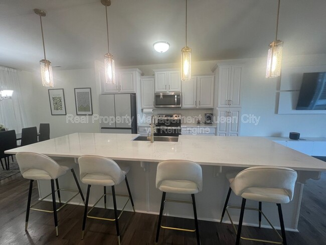 Foto del edificio - 3011 Pinehills Wy.