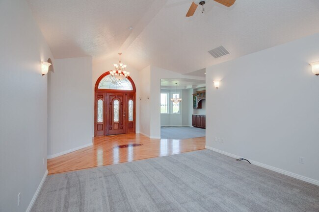 Building Photo - Country Living at it's Best!  Beyond Spaci...