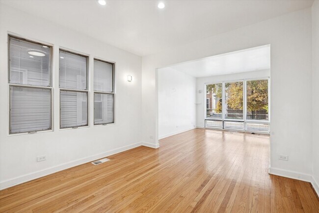 Foto del edificio - 3831 N New England Ave