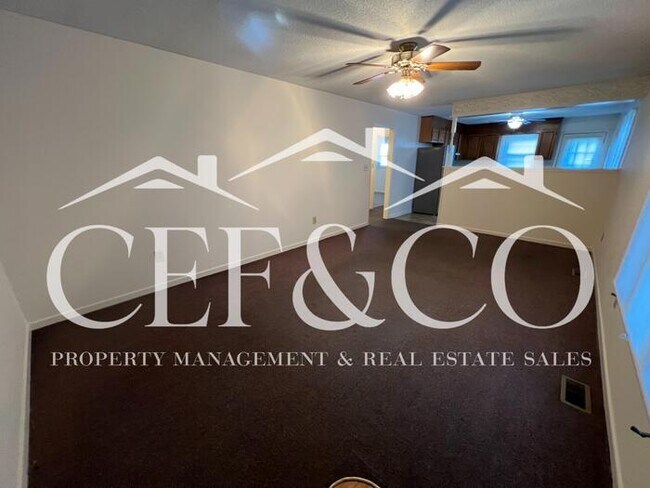 Foto del edificio - Beautifully maintained 2 bedroom 1.5 bathroom duplex, now available.