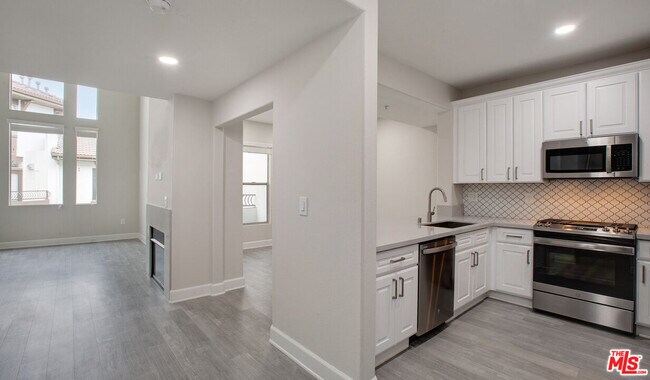 Foto del edificio - 6280 W 3rd St
