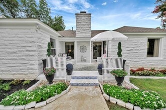 Building Photo - 3413 Westcliff Rd S