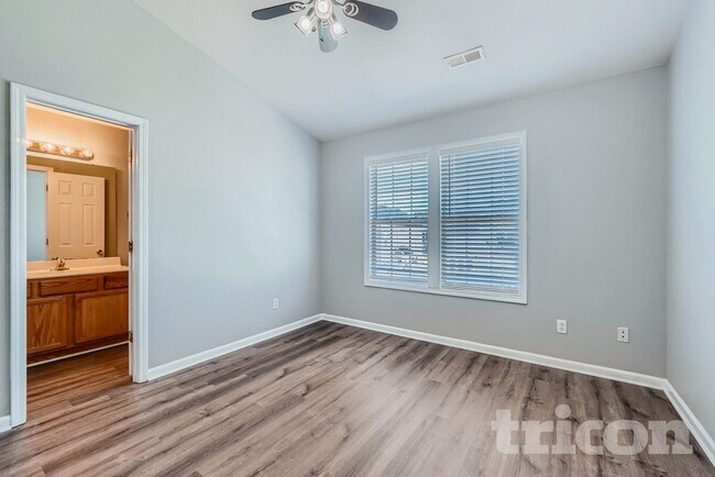 Foto del edificio - 11626 Lioness St